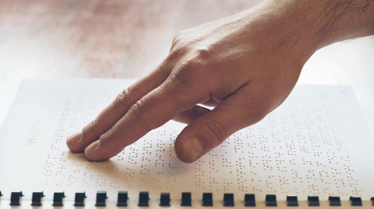 visually impaired person using screen reader - 10 Free Screen Readers For Blind Or Visually Impaired Users ...